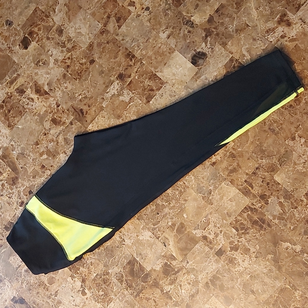 Torrid yellow & black capri leggings with side mesh, size 0, EUC